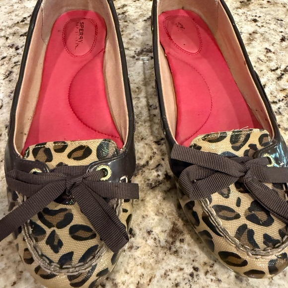 Sporty Sperry Leopard Print Flats with Brown Accents Size 9. - Picture 3 of 7